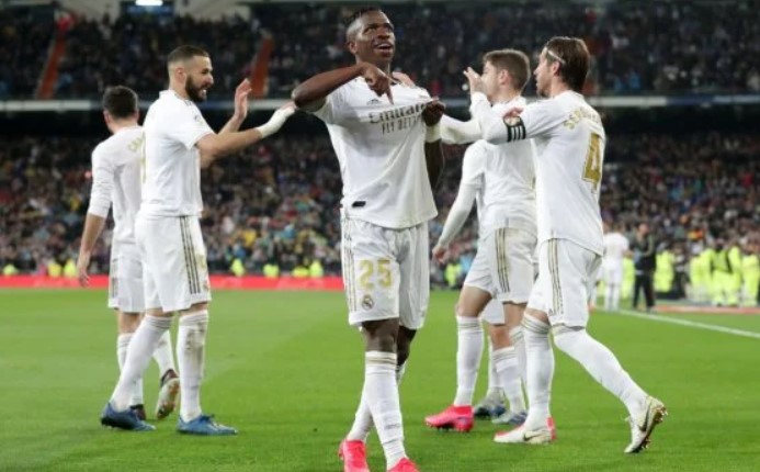 Vinicius falls in love with the Bernabéu