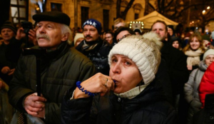 Tisíce Slovákov naďalej protestujú proti vládnym reformám trestného práva